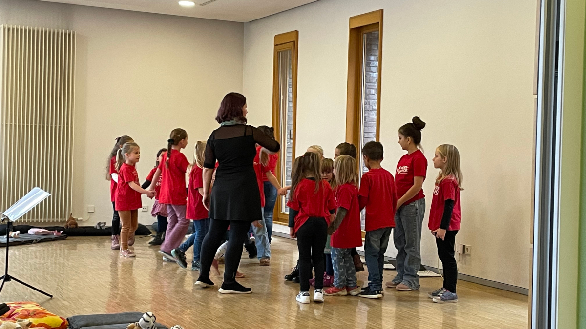 Kinderchor und Flötenkinder