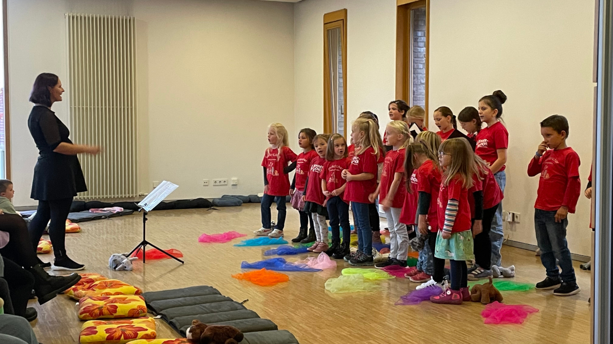 Kinderchor und Flötenkinder