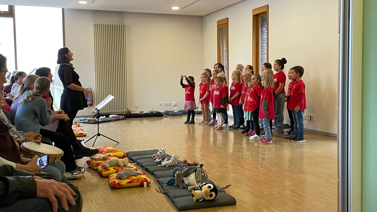 Kinderchor und Flötenkinder