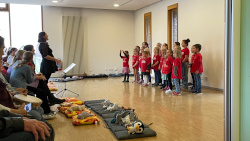 Kinderchor und Flötenkinder